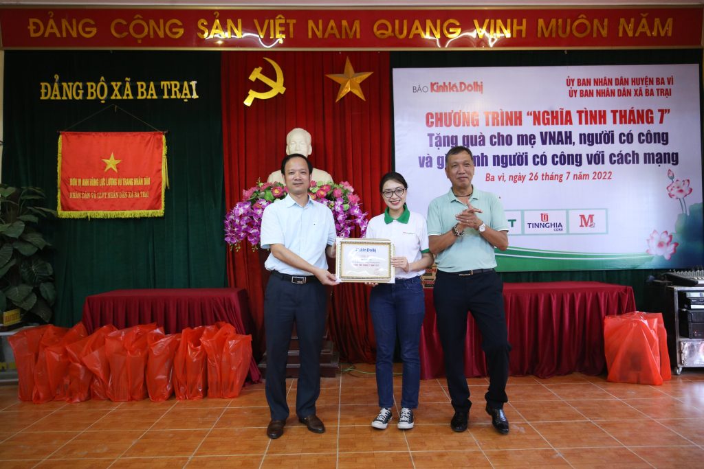 FE CREDIT trao quà tặng nhân ngày Thương binh Liệt sỹ