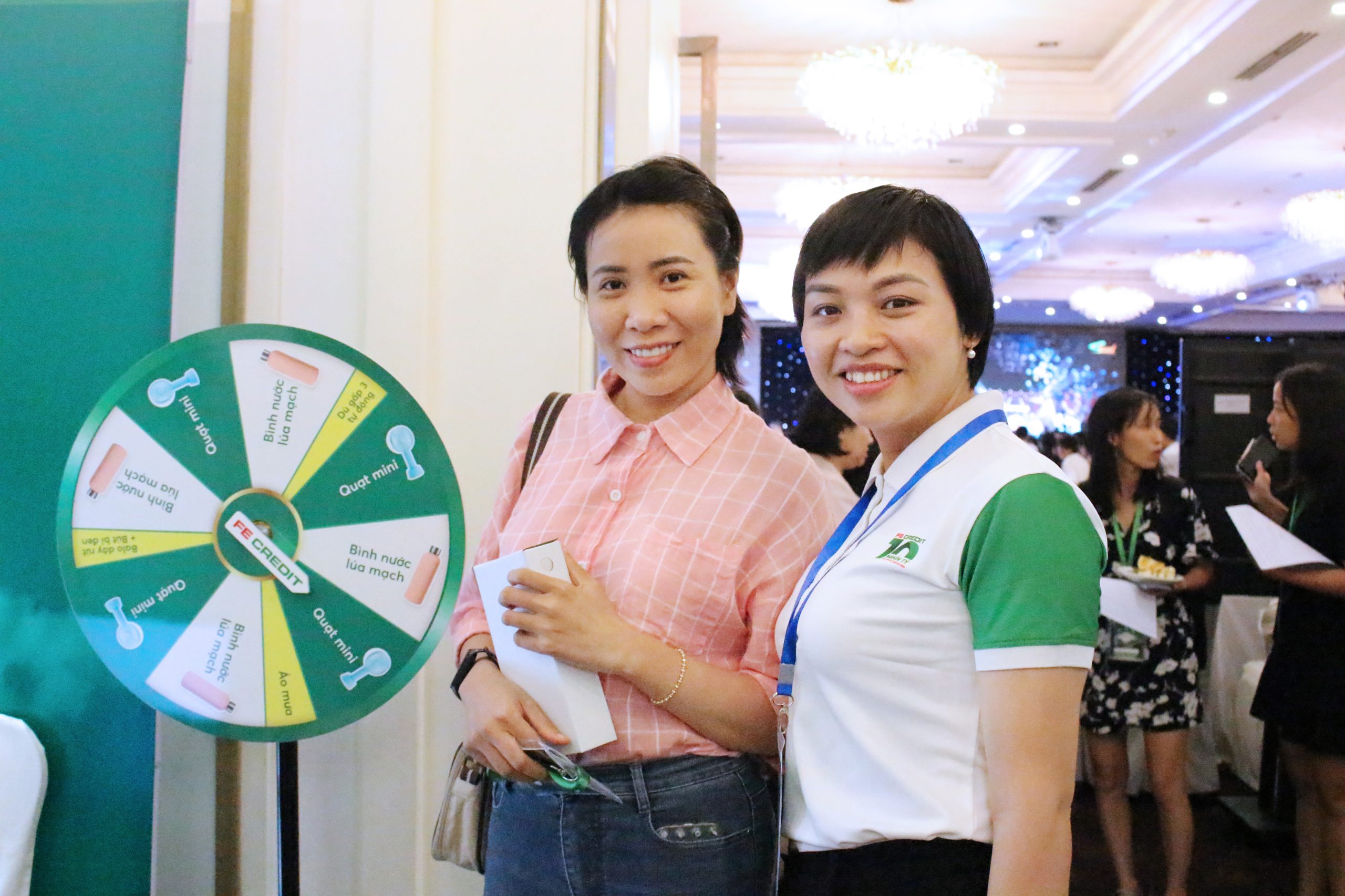 Bên cạnh đó, FE CREDIT còn mang đến các hoạt giải trí và tặng quà cho đại biểu tham gia hội nghị
