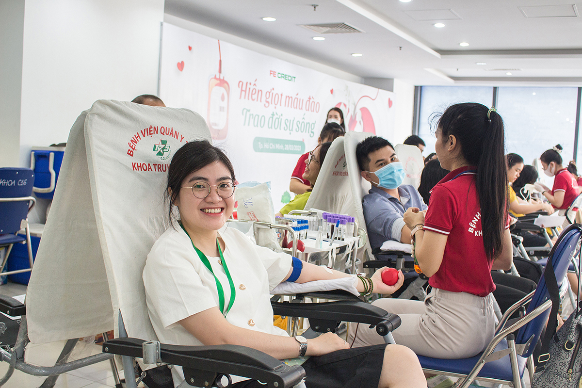 Hình ảnh nhân viên FE CREDIT tại Ngày hội hiến máu