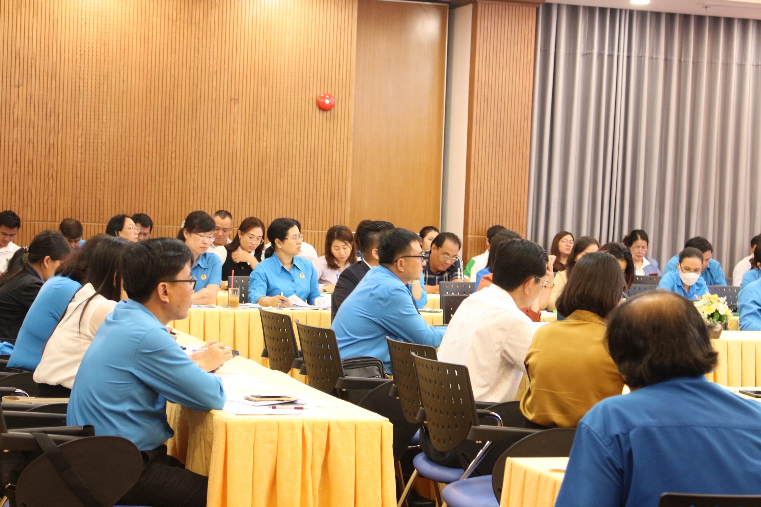 Hơn 80 cán bộ công đoàn tham gia Hội nghị - Tập huấn đánh giá kết quả, thực hiện các giải pháp phòng chống tín dụng đen trong công nhân lao động