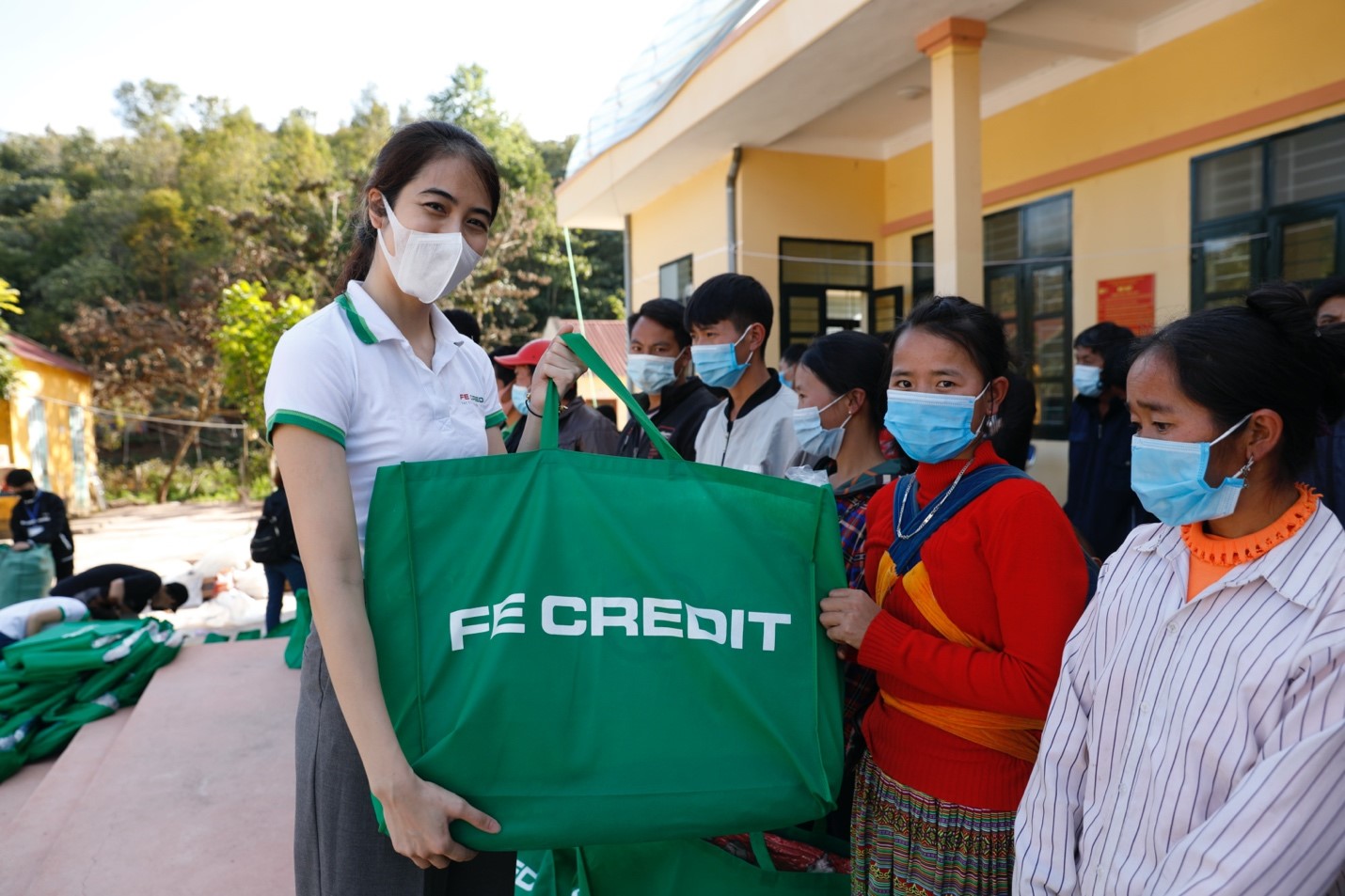 Dự án "Tết ấm, thấm tình" tại xã Sen Thượng và Len Su Sìn thuộc huyện Mường Nhé