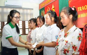 FE CREDIT hỗ trợ khách hàng gặp khó khăn tài chính