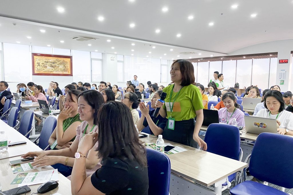 Không khí thảo luận sôi nổi ở buổi Hội thảo diễn ra tại công ty Green Speed