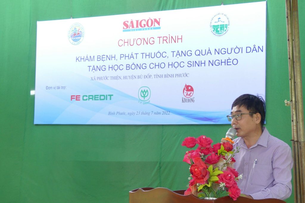 Người dân còn được thăm khám sức khỏe miễn phí do chương trình tổ chức