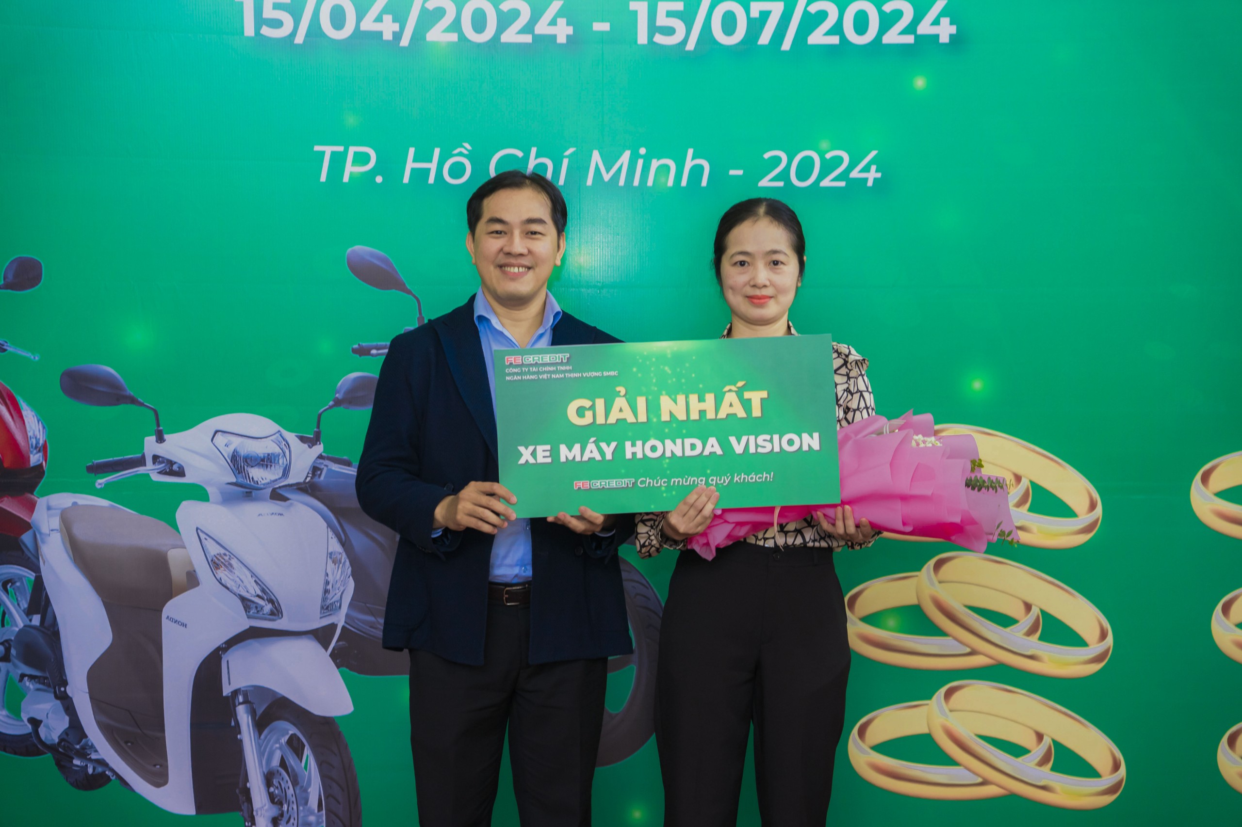 khách hàng đạt giải nhất chương trình Chào hè rực rỡ