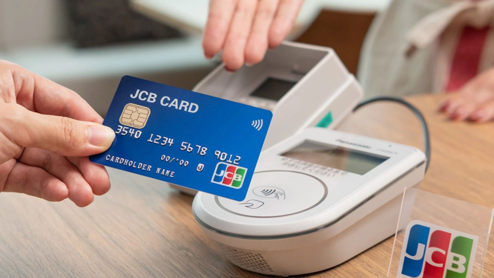 Số thẻ tín dụng được chia thành nhiều cụm số với ý nghĩa riêng