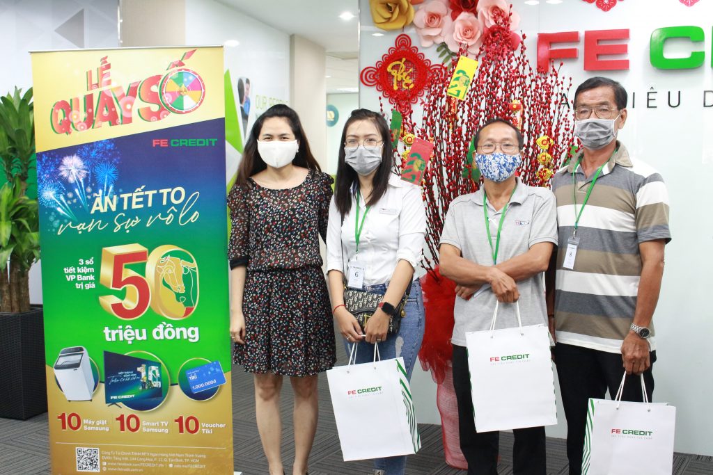 khách hàng trúng giải